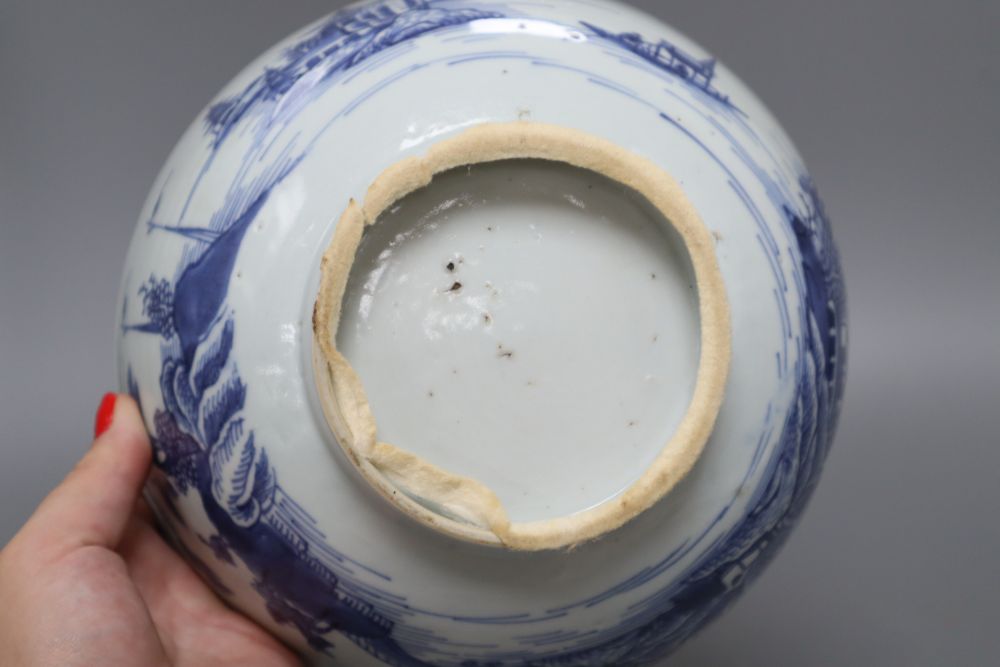 A Chinese blue and white bowl, a famille rose bowl and a famille verte saucer, largest diameter 20cm